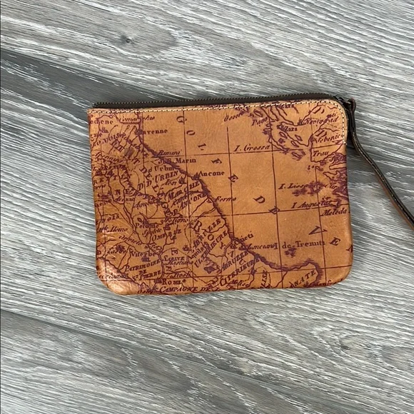 Patricia Nash Brown Map Print Wristlet - Picture 2 of 6
